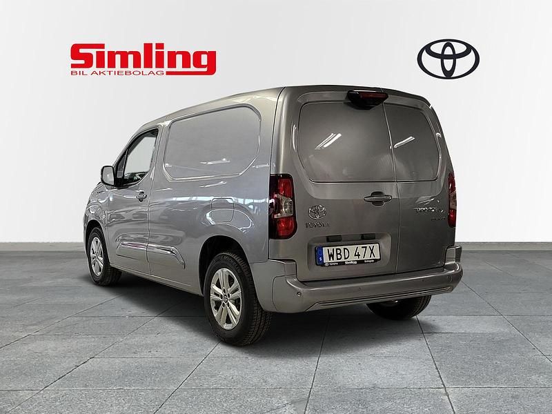 Begagnad Toyota Proace City City 100 kW (136 HK) 2024 Silver Minibuss