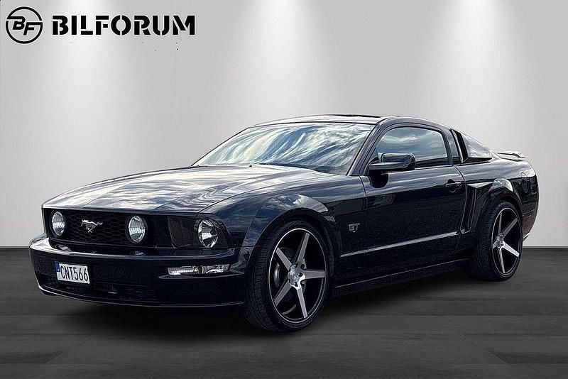 Svart Begagnad 2006 Ford Mustang GT Sportkupé | 169 800 kr (Lite dyr) - Bild 1/4