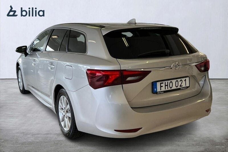Begagnad Toyota Avensis Edition 149 HK (109 kW) 2017 Silver Kombi