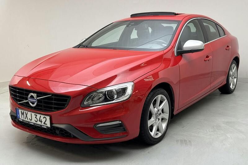 Röd Begagnad 2016 Volvo S60 R-Design Sedan | 161 000 kr - Bild 1/4