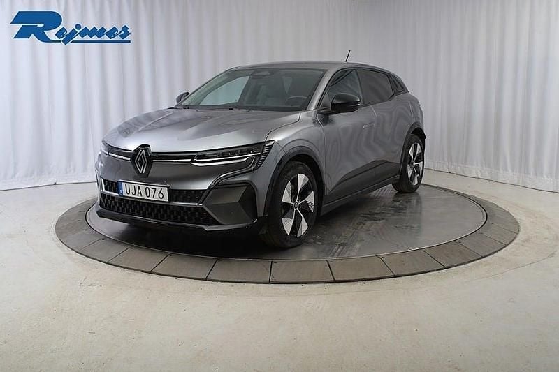 Grå Begagnad 2022 Renault Mégane Equilibre Kombi | 219 000 kr (Marknadspris) - Bild 1/4