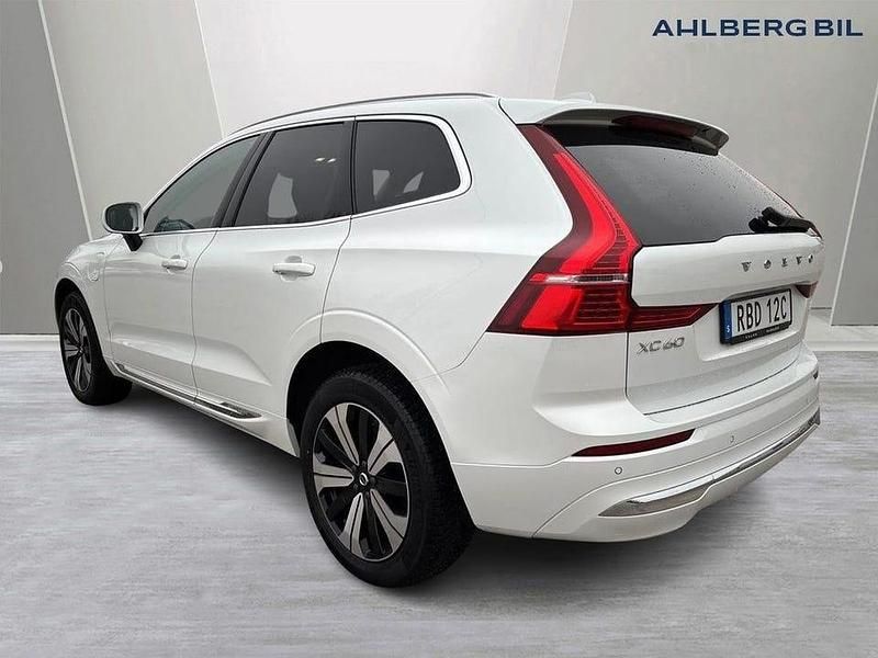 Begagnad Volvo XC60 Plus 355 HK (261 kW) 2024 Vit SUV