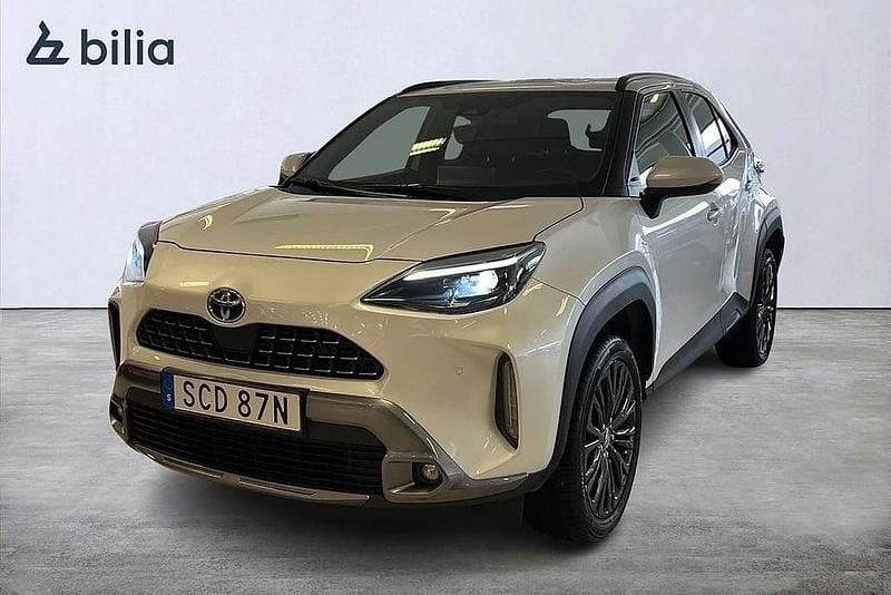 Vit Begagnad 2023 Toyota Yaris Cross Plus SUV | 294 900 kr (Marknadspris) - Bild 1/4