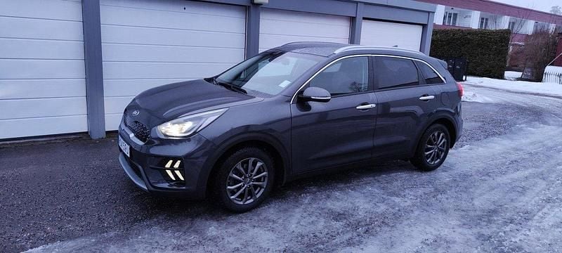 Grå Begagnad 2020 Kia Niro Advance SUV | 210 000 kr (Marknadspris) - Bild 1/1