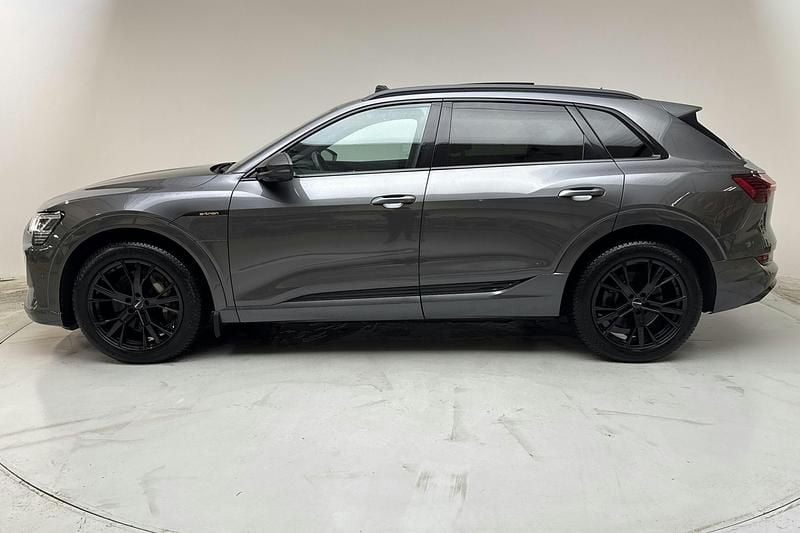 Begagnad Audi e-tron Proline 264 kW (360 HK) 2022 Grå SUV
