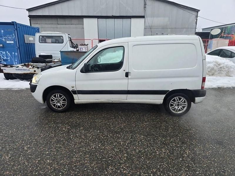 Vit Begagnad 2007 Peugeot Partner Minibuss | 10 000 kr (Superpris) - Bild 1/3