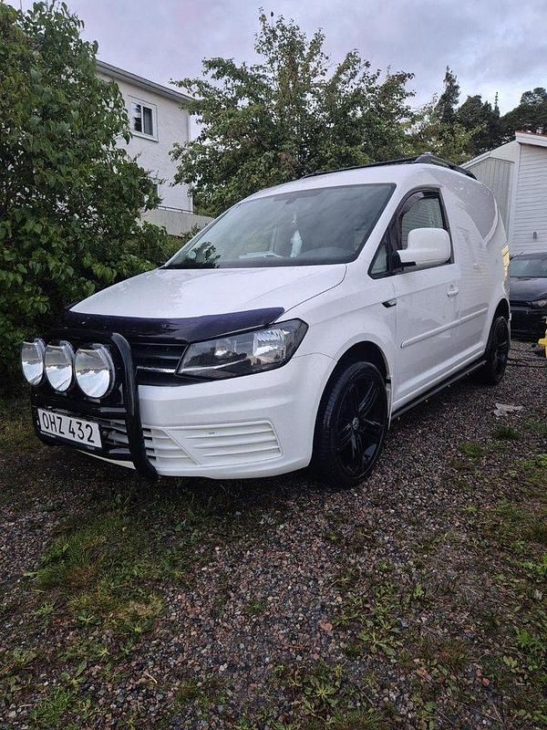 Vit Begagnad 2017 VW Caddy Minibuss | 115 000 kr (Bra pris) - Bild 1/4