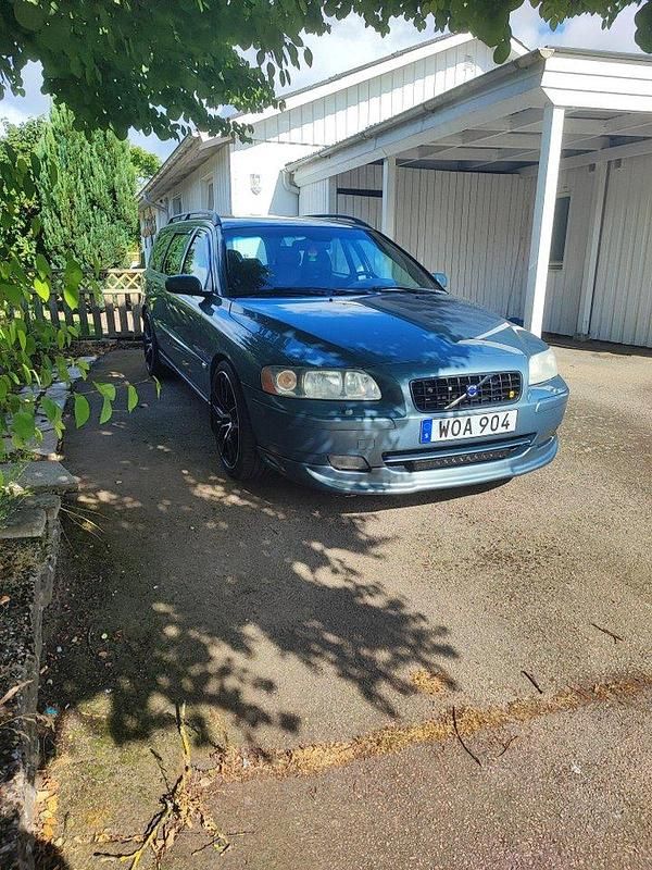 Grön Begagnad 2005 Volvo V70 Kombi | 37 500 kr (Lite dyr) - Bild 1/4