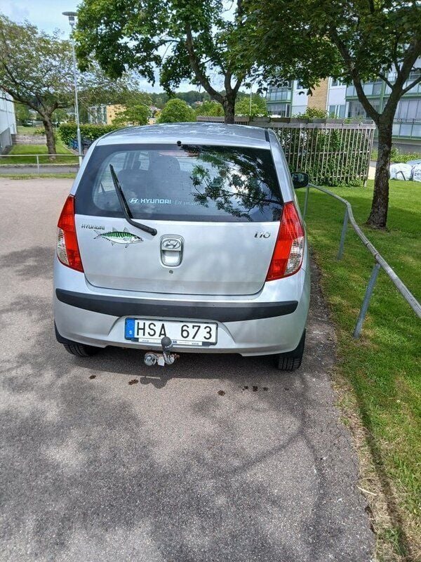 Silver Begagnad 2009 Hyundai i10 Halvkombi | 32 000 kr (Lite dyr) - Bild 1/4