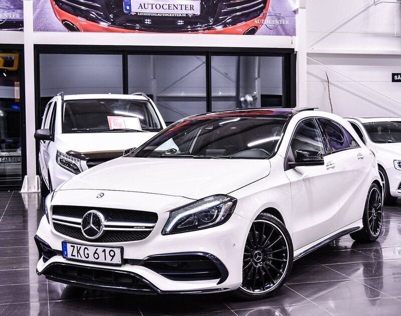 Vit (grön) Begagnad 2015 Mercedes A45 AMG AMG Halvkombi | 289 900 kr (Lite dyr) - Bild 1/4