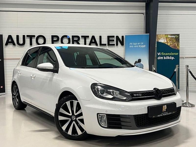 Begagnad VW Golf VII GTD 170 HK (125 kW) 2012 Vit Halvkombi