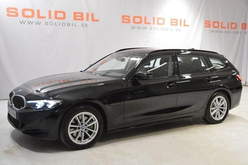 Begagnad BMW 330 Shadowline 292 HK (214 kW) 2024 Svart Kombi