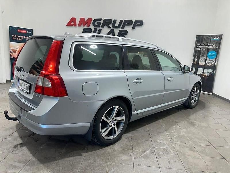 Begagnad Volvo V70 Summum 200 HK (147 kW) 2009 Silver Kombi