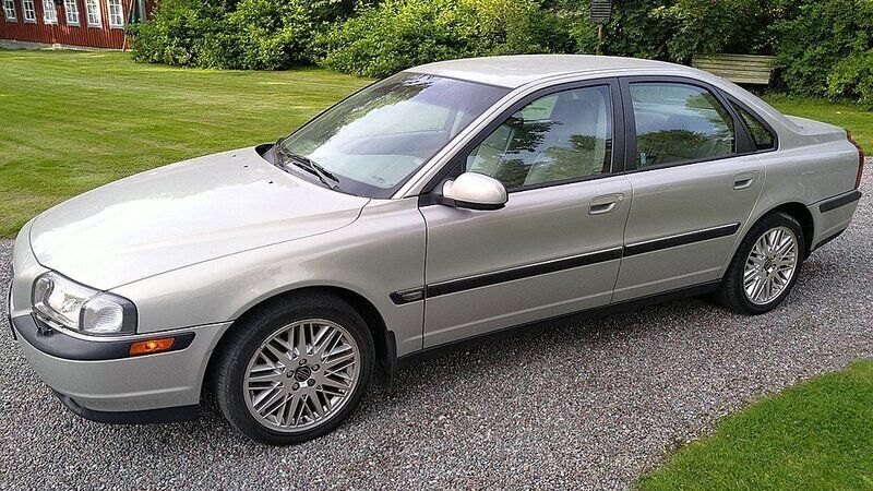 Ljusgrå Begagnad 1999 Volvo S80 Sedan | 90 000 kr - Bild 1/4