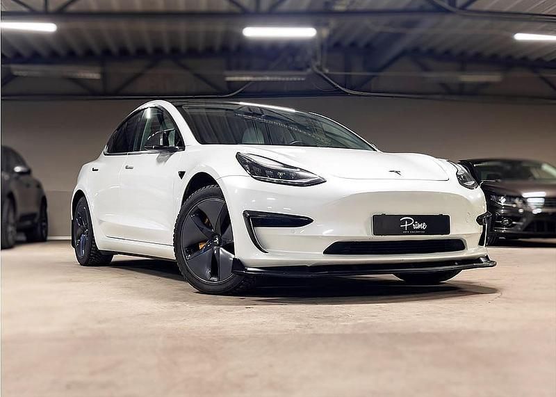Vit Begagnad 2020 Tesla Model 3 Standard Range Plus Sedan | 224 900 kr (Marknadspris) - Bild 1/4