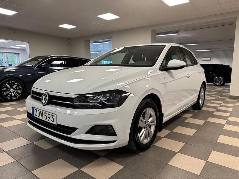 Vit Begagnad 2017 VW Polo Halvkombi | 154 800 kr (Marknadspris) - Bild 1/4