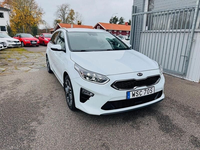 Vit Begagnad 2020 Kia Ceed Sportswagon Kombi | 179 900 kr (Marknadspris) - Bild 1/4