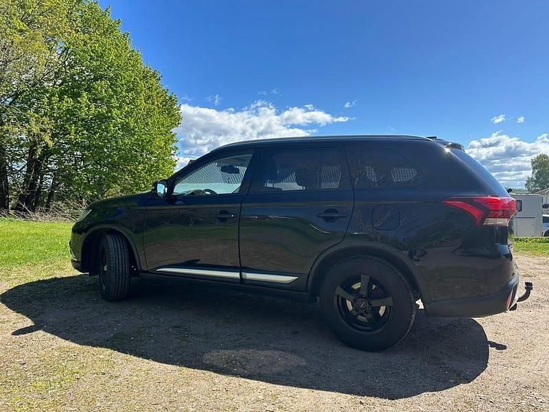 Begagnad Mitsubishi Outlander 150 HK (110 kW) 2017 SUV