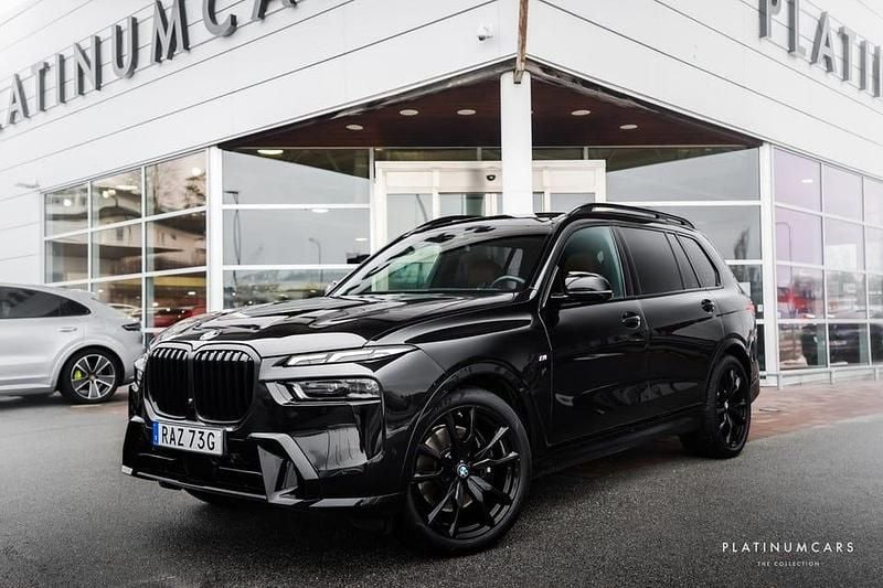 Svart Begagnad 2023 BMW X7 M Sport SUV | 1 059 000 kr - Bild 1/4