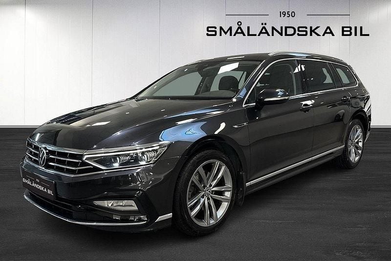 Mörkgrå (grå) Begagnad 2020 VW Passat GT Kombi | 269 000 kr (Marknadspris) - Bild 1/4