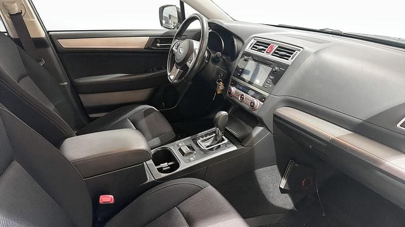 Begagnad Subaru Outback 150 HK (110 kW) 2015 Silver Kombi