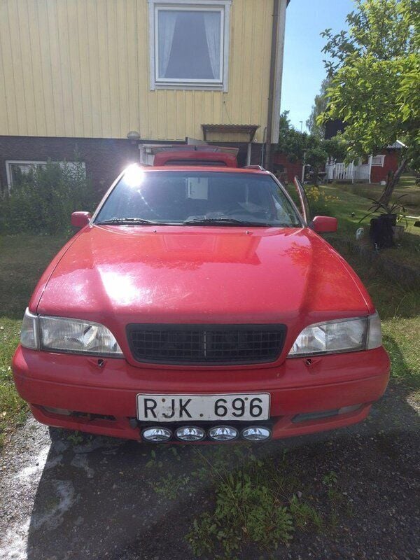 Röd Begagnad 2000 Volvo V70 Standard Kombi | 10 000 kr (Marknadspris) - Bild 1/4
