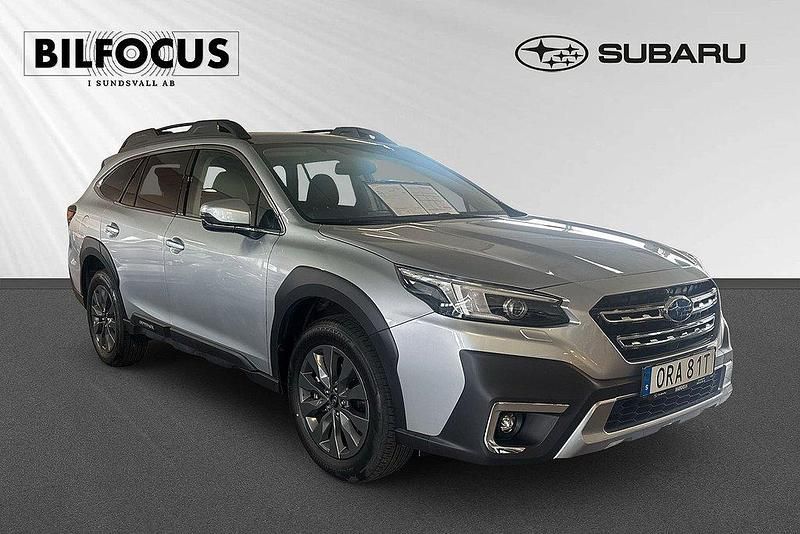 Grå Begagnad 2024 Subaru Outback SUV | 439 000 kr (Marknadspris) - Bild 1/4