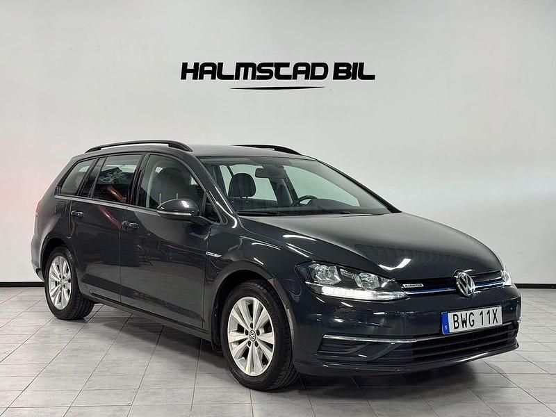 Grå Begagnad 2019 VW Golf VII Kombi | 129 500 kr (Superpris) - Bild 1/4