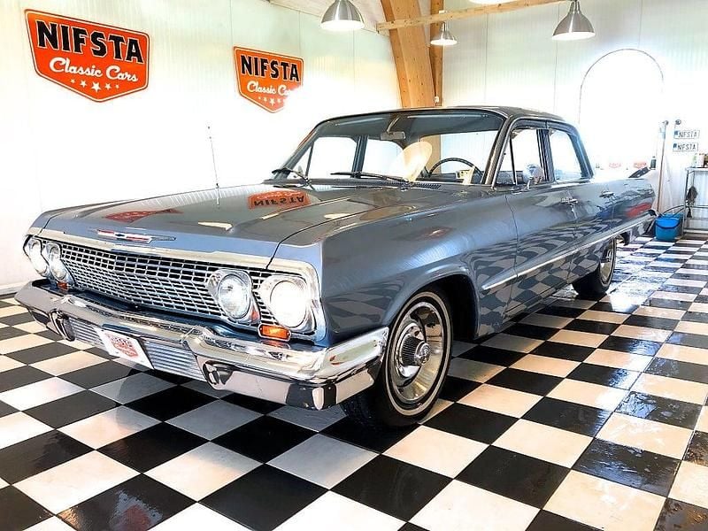 Begagnad Chevrolet Impala 200 HK (147 kW) 1968 Blå Sedan