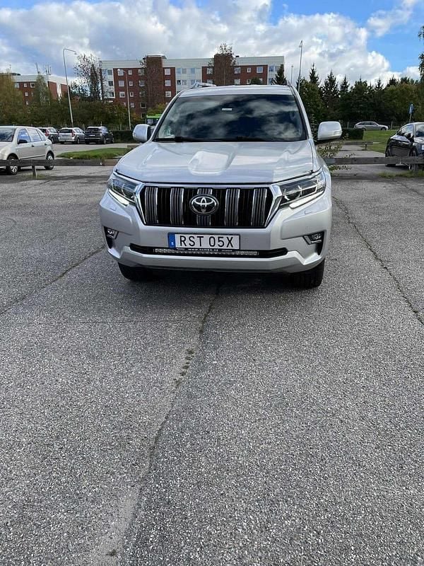 Begagnad 2019 Toyota Land Cruiser Sedan | 520 000 kr (Marknadspris) - Bild 1/4