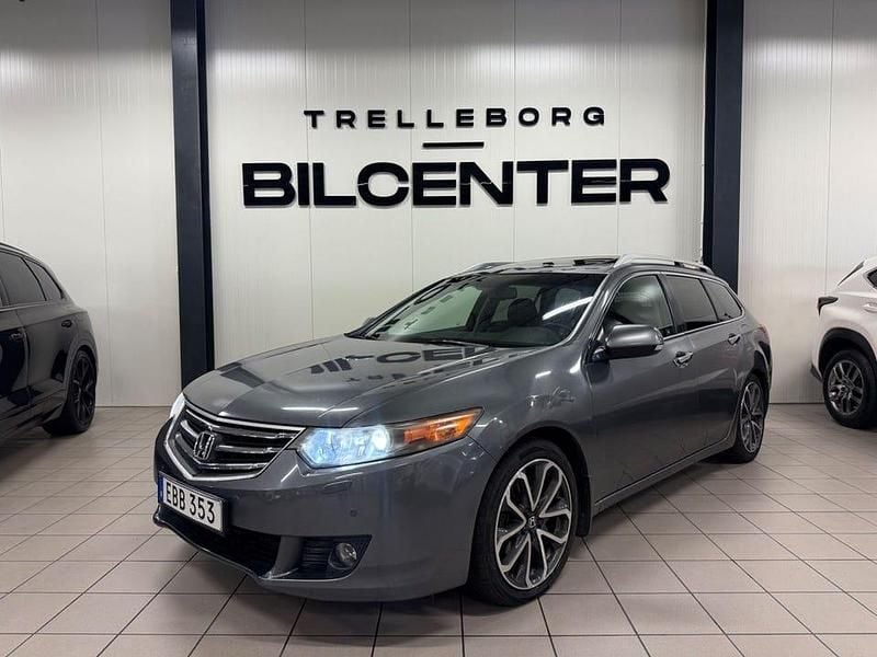 Ljusgrå Begagnad 2010 Honda Accord Executive Kombi | 74 900 kr (Dyr) - Bild 1/4