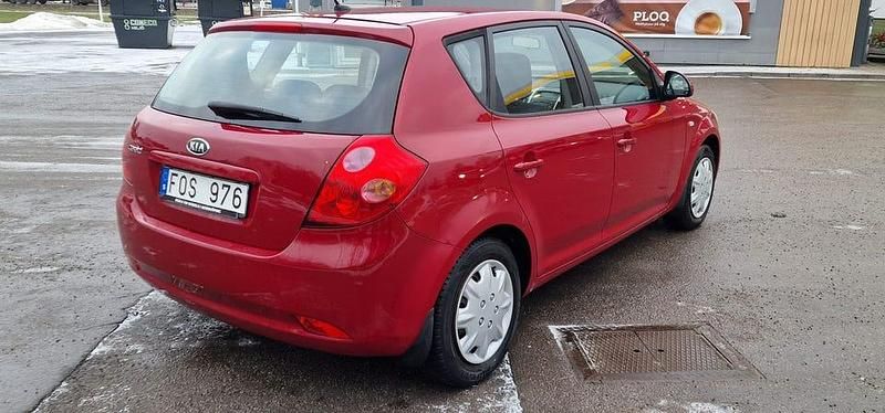 Begagnad Kia Ceed 109 HK (80 kW) 2007 Halvkombi