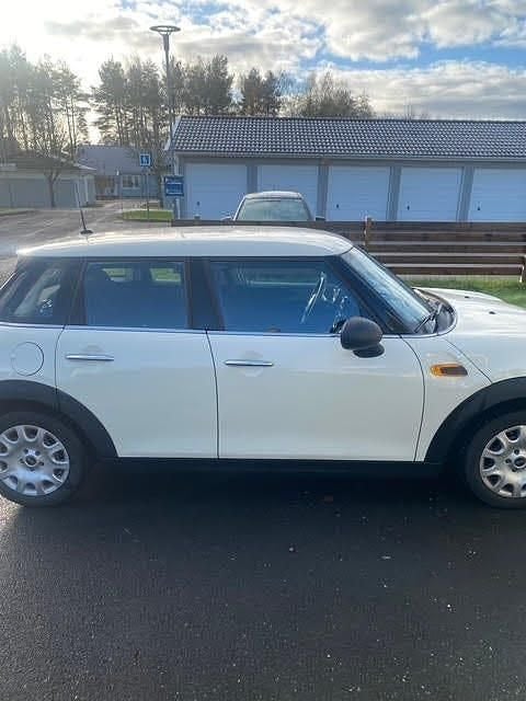 Begagnad 2016 Mini Cooper Halvkombi | 89 000 kr - Bild 1/4