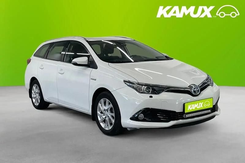 Vit Begagnad 2019 Toyota Auris Hybrid Kombi | 198 600 kr (Marknadspris) - Bild 1/4
