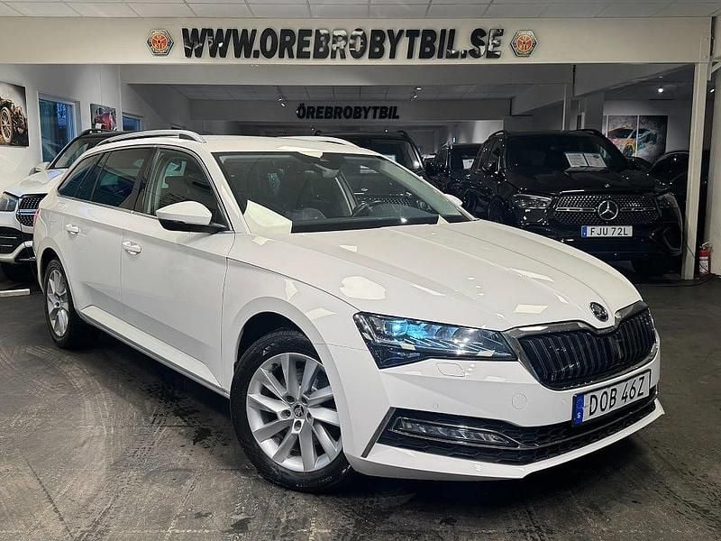 Vit Begagnad 2021 Skoda Superb Kombi | 279 900 kr (Bra pris) - Bild 1/4