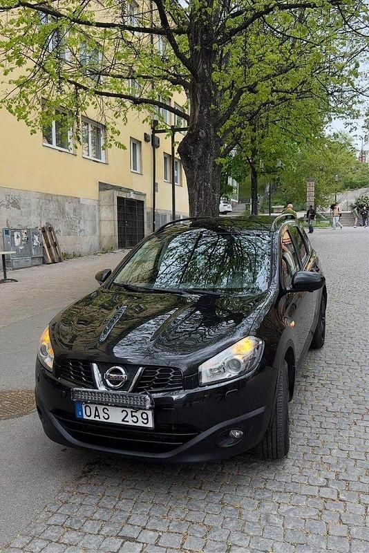 Svart Begagnad 2013 Nissan Qashqai +2 SUV | 94 000 kr (Dyr) - Bild 1/4