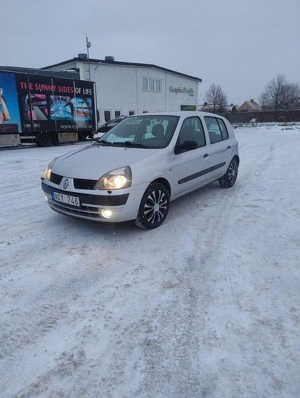 Begagnad Renault Clio R.S. 75 HK (55 kW) 2006 Grå Halvkombi