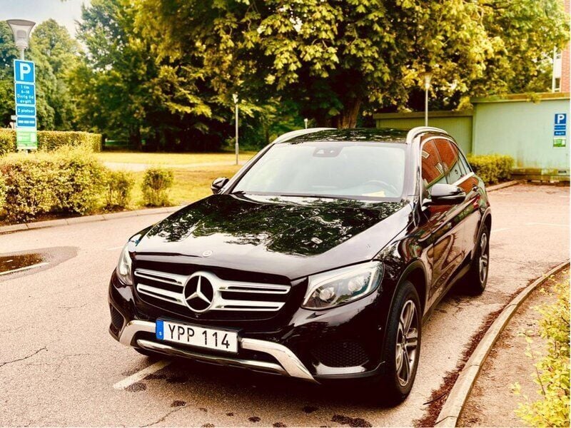 Svart Begagnad 2018 Mercedes GLC220 SUV | 279 000 kr (Bra pris) - Bild 1/4