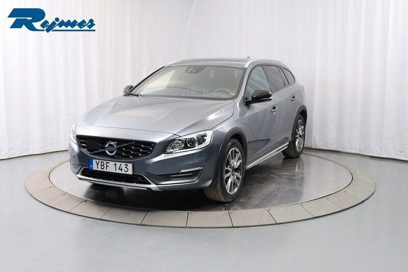 Grå (osmium grå metallic) Begagnad 2015 Volvo V60 CC Summum Kombi | 219 800 kr (Marknadspris) - Bild 1/4