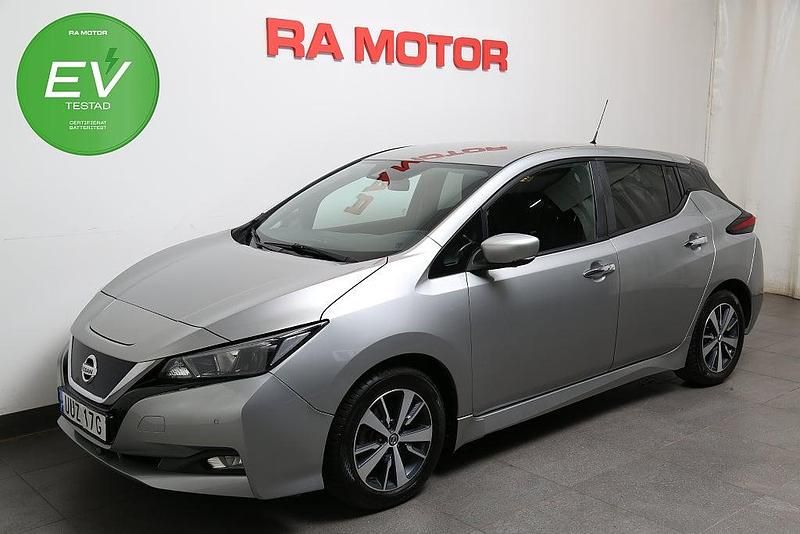 Silver Begagnad 2020 Nissan Leaf 360º Halvkombi | 148 700 kr (Marknadspris) - Bild 1/3