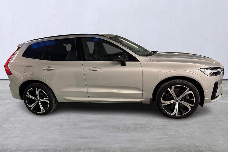 Begagnad Volvo XC60 Plus 355 HK (261 kW) 2024 Silver SUV