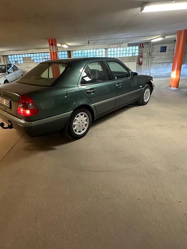 Begagnad Mercedes C180 122 HK (89 kW) 1995