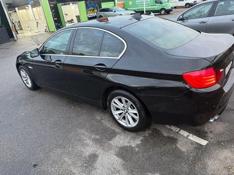 Begagnad 2012 BMW 520 Sedan | 89 900 kr (Bra pris) - Bild 1/4