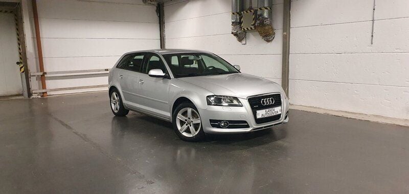Silver Begagnad 2011 Audi A3 Sportback Comfort Halvkombi | 75 000 kr (Marknadspris) - Bild 1/4