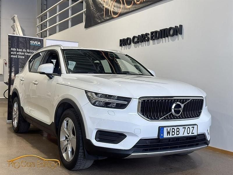 Vit Begagnad 2020 Volvo XC40 Momentum SUV | 289 900 kr (Marknadspris) - Bild 1/4