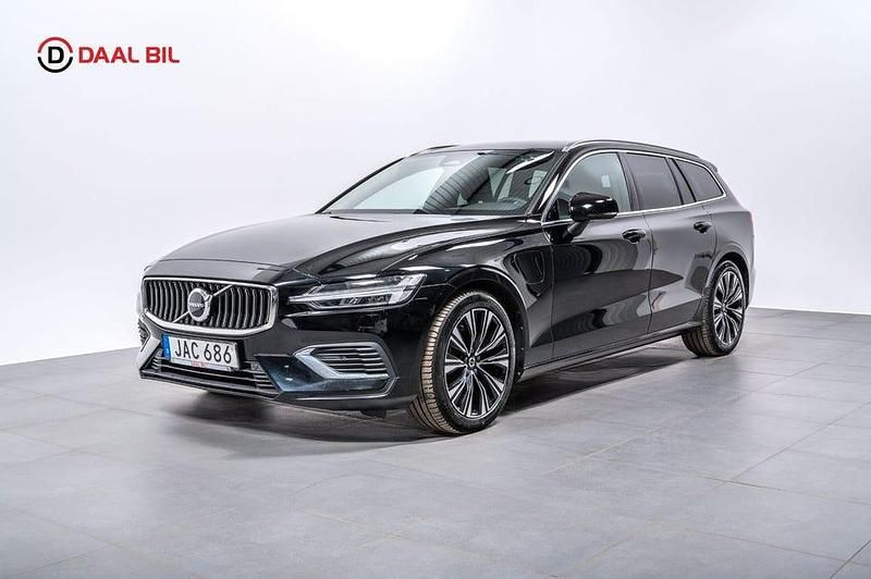 Begagnad Volvo V60 Core 351 HK (258 kW) 2023 Svart Kombi