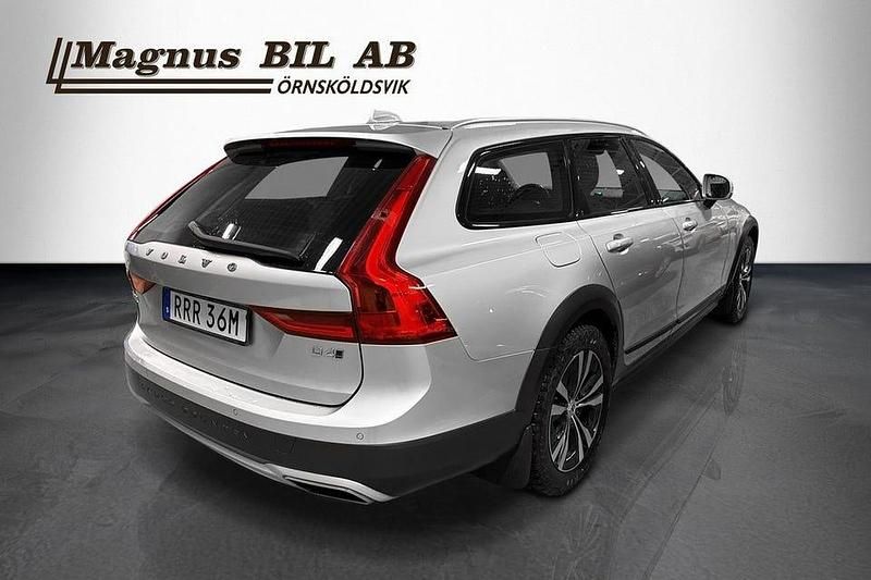 Begagnad Volvo V90 CC Momentum 190 HK (139 kW) 2019 Silver Kombi