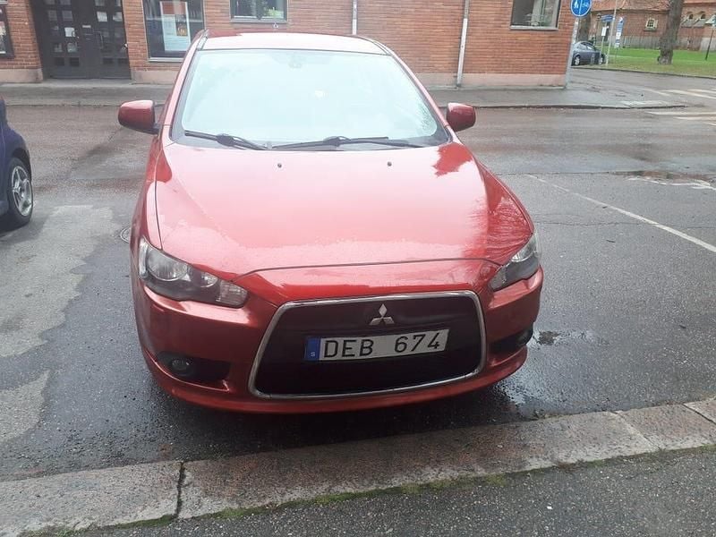 Begagnad 2010 Mitsubishi Lancer Sportback Halvkombi | 43 000 kr (Bra pris) - Bild 1/4