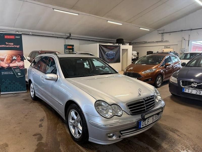 Silver Begagnad 2007 Mercedes C200 Avantgarde | 51 800 kr (Bra pris) - Bild 1/4