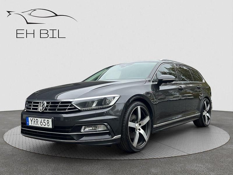 Mörkgrå (grå) Begagnad 2018 VW Passat GT Kombi | 199 900 kr (Marknadspris) - Bild 1/4